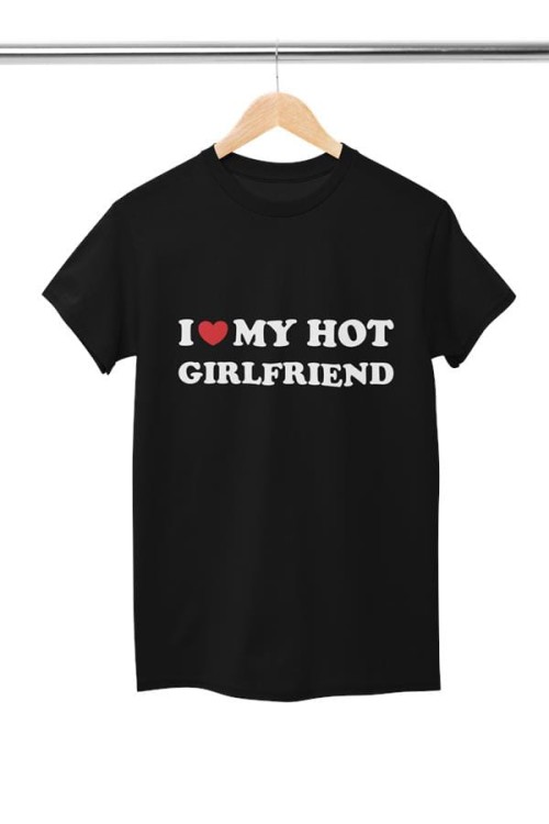 Koszulka dla Chłopaka modny prezent na Walentynki lub Urodziny stylowa koszulka z napisem I love my hot girlfriend (4).jpg
