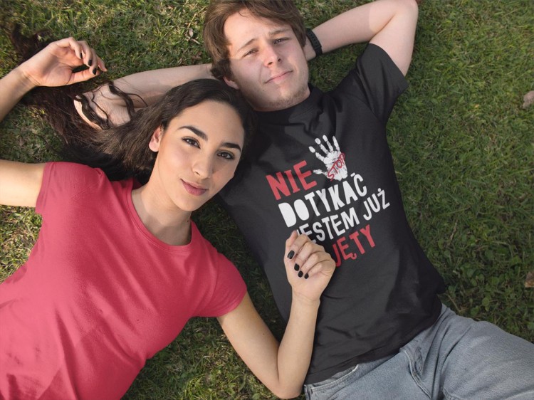 Koszulka dla Chłopaka modny prezent na Walentynki lub Urodziny stylowa koszulka z napisem NIE DOTYKAĆ JESTEM JUŻ ZAJĘTY (5).jpg