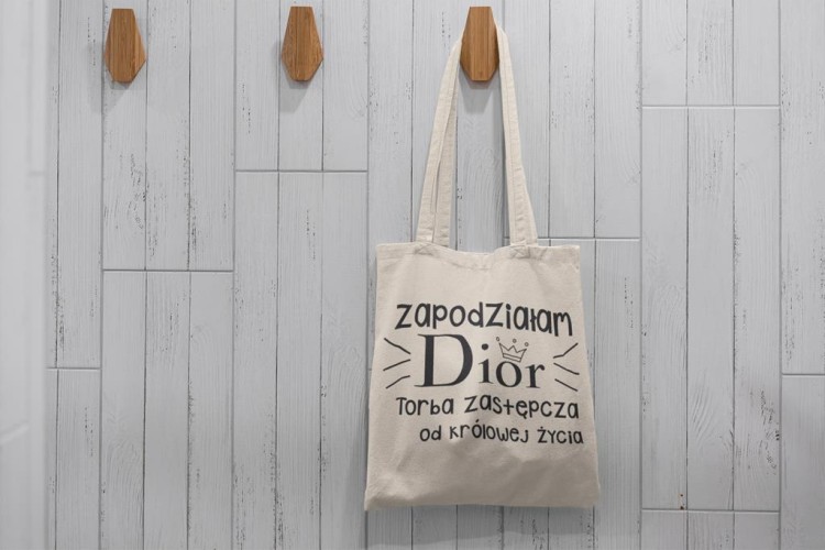 Torba bawełniana Dior z napisem Zapodziałam Dior Torba zastępcza od królowej życia 2.jpg