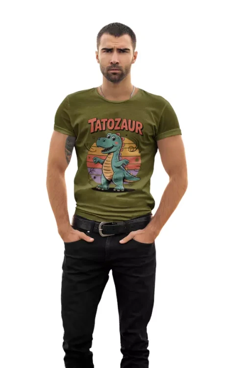 KOSZULKA dla Taty z dinozaurem na Dzień Ojca z napisem Tatozaur khaki (6).webp