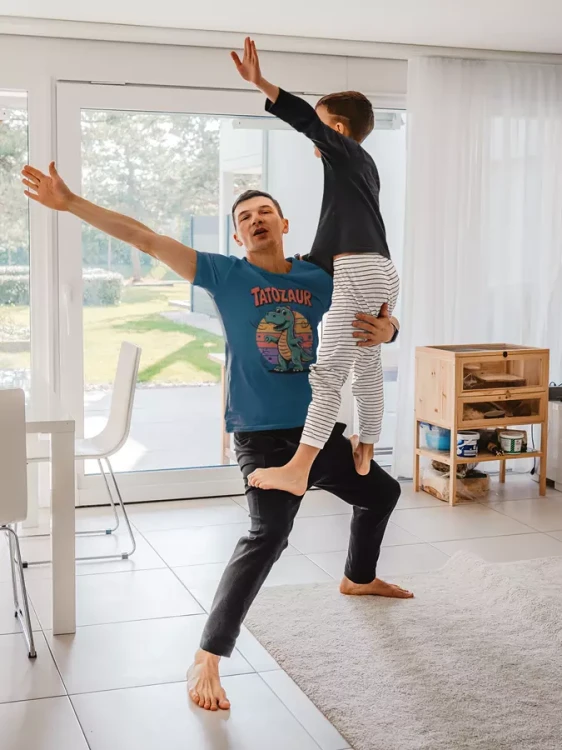 ZESTAW KOSZULEK dla Mamy i Taty na Dzień Ojca i Matki z napisem Mamozaur i Tatozaur kolor petrol blue (14).webp