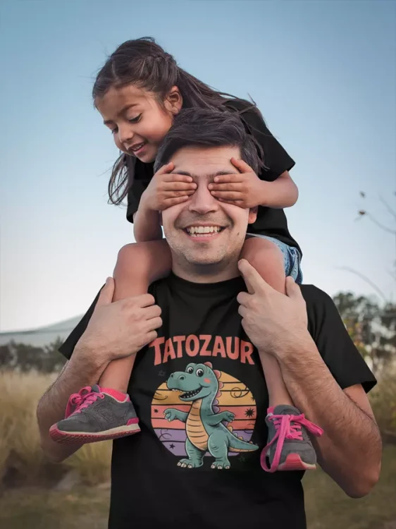 ZESTAW KOSZULEK dla Mamy i Taty na Dzień Ojca i Matki z napisem Mamozaur i Tatozaur kolor czarne (4).webp