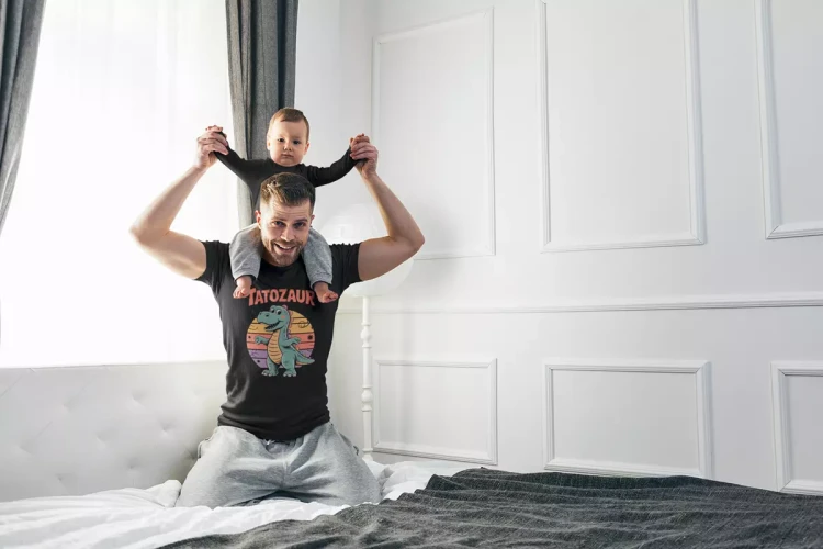 ZESTAW KOSZULEK dla Mamy i Taty na Dzień Ojca i Matki z napisem Mamozaur i Tatozaur kolor czarne (1).webp