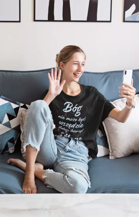 KOSZULKA dla Mamy Z KOLOROWYM NADRUKIEM na Dzień Matki Bóg nie może być wszędzie, dlatego stworzył Mamę (6).webp