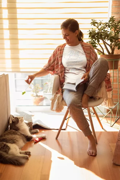 KOSZULKA dla Mamy Z KOLOROWYM NADRUKIEM na Dzień Matki Bóg nie może być wszędzie, dlatego stworzył Mamę kolor biały (8).webp