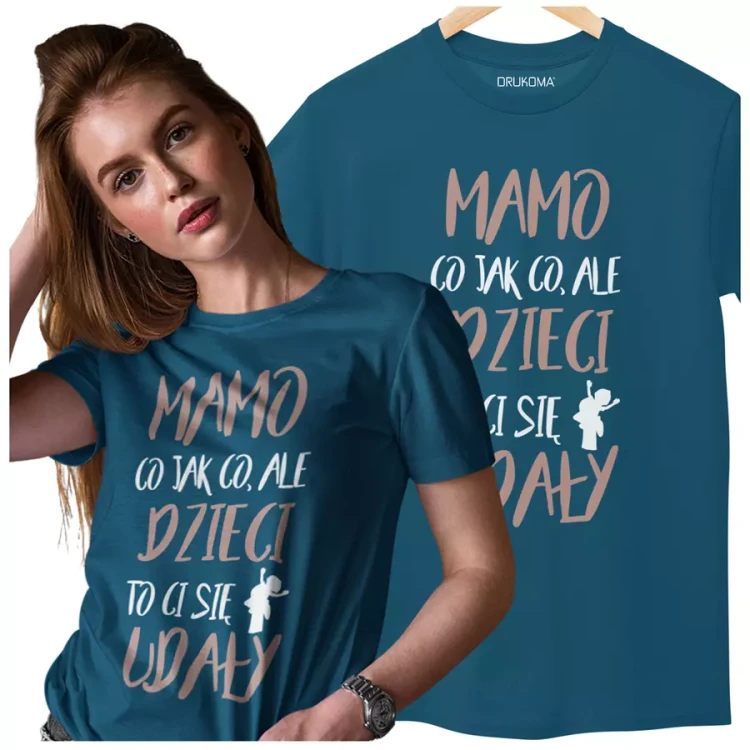 KOSZULKA dla Mamy Z KOLOROWYM NADRUKIEM na Dzień Matki Mamo co jak co, ale dzieci to ci się udały kolor petrol (2).webp