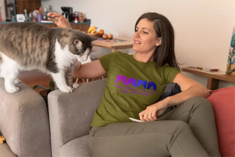 KOSZULKA dla Mamy Z KOLOROWYM NADRUKIEM na Dzień Matki MAMA najlepsza w całej galaktyce kolor khaki  (1).webp