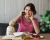 KOSZULKA dla Mamy Z KOLOROWYM NADRUKIEM na Dzień Matki Instrukcja Mamy... w razie wątpliwości podaj wino kolor różowy (2).webp