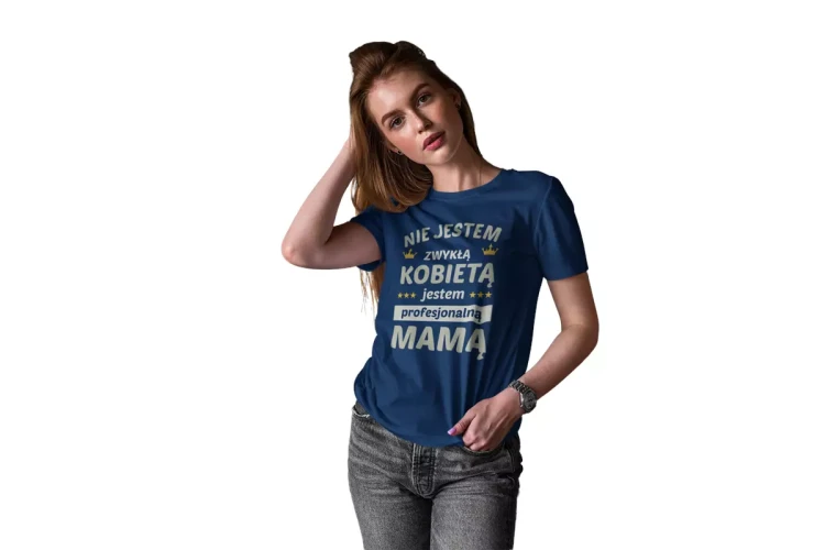 KOSZULKA dla Mamy na Dzień Matki z napisem Nie jestem zwykłą kobietą jestem profesjonalną MAMĄ kolor granatowy (4).webp