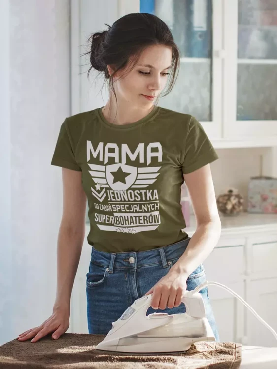 Zestaw koszulek dla rodziców na prezent koszulka dla mamy i taty MAMA JEDNOSTKA DO ZADAŃ SECJALNYCH SUPERBOHATERÓW TATA JEDNOSTKA DO ZADAŃ SECJALNYCH SUPERBOHA (1).webp