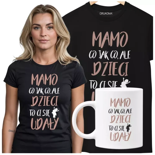 Koszulka dla mamy wraz z kubkiem z kolorowym nadrukiem Mamo co jak co, ale dzieci ci to się udały czarny.webp