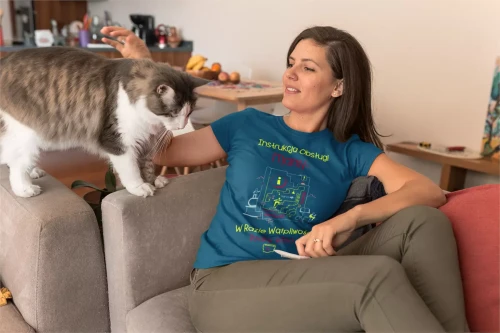 KOSZULKA dla Mamy Z KOLOROWYM NADRUKIEM na Dzień Matki Instrukcja Mamy... w razie wątpliwości podaj wino kolor petrol (8).webp