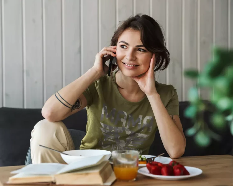 KOSZULKA dla Mamy Z KOLOROWYM NADRUKIEM na Dzień Matki MAMA jednostka do zadań specjalnych super bohaterów kolor khaki (3).webp