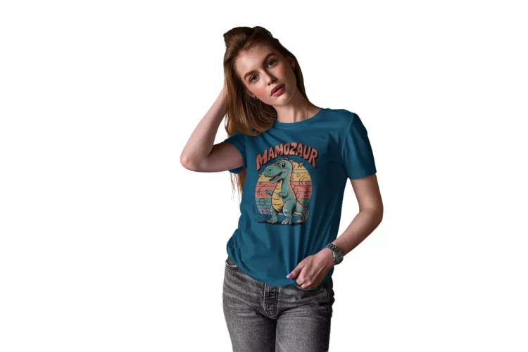 KOSZULKA dla Mamy na Dzień Matki z dinozaurem z napisem MAMOZAUR kolor PETROL BLUE (4).webp