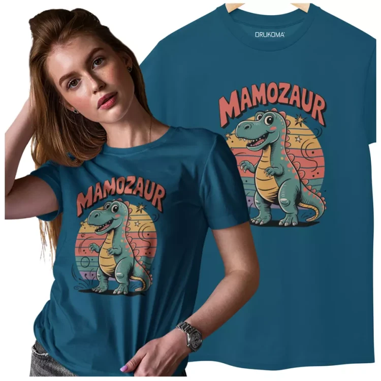 KOSZULKA dla Mamy na Dzień Matki z dinozaurem z napisem MAMOZAUR kolor PETROL BLUE (2).webp