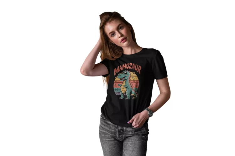 KOSZULKA dla Mamy na Dzień Matki z dinozaurem z napisem MAMOZAUR kolor CZARNY (4).webp