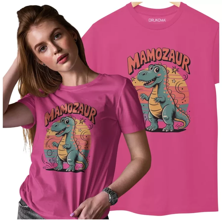 KOSZULKA dla Mamy na Dzień Matki z dinozaurem z napisem MAMOZAUR kolor RÓŻOWY (2).webp