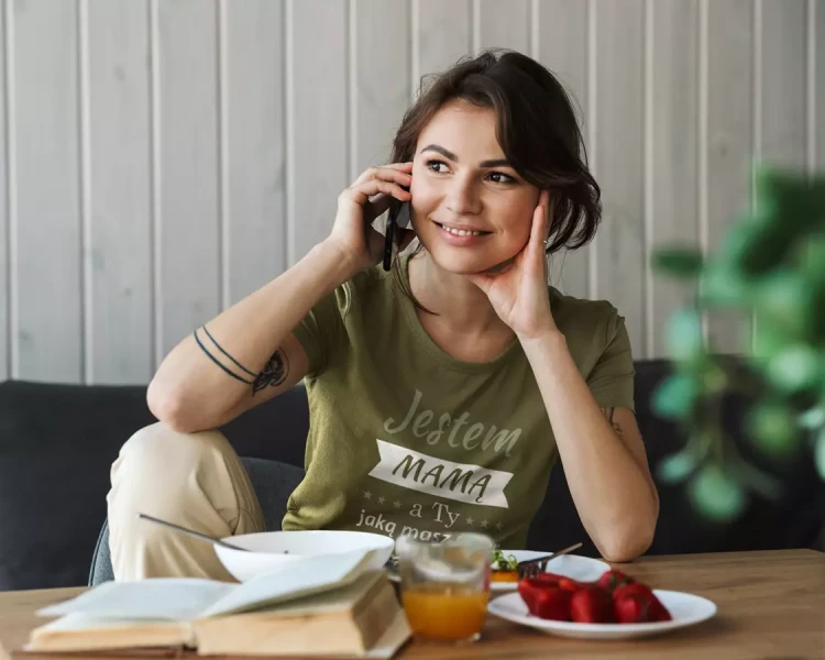 KOSZULKA dla Mamy Z KOLOROWYM NADRUKIEM na Dzień Matki Jestem mamą, a ty jaką masz super moc kolor khaki (6).webp