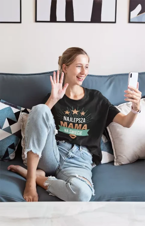 KOSZULKA dla Mamy na Dzień Matki z napisem Najlepsza mama na świecie kolor czarny  (10).webp
