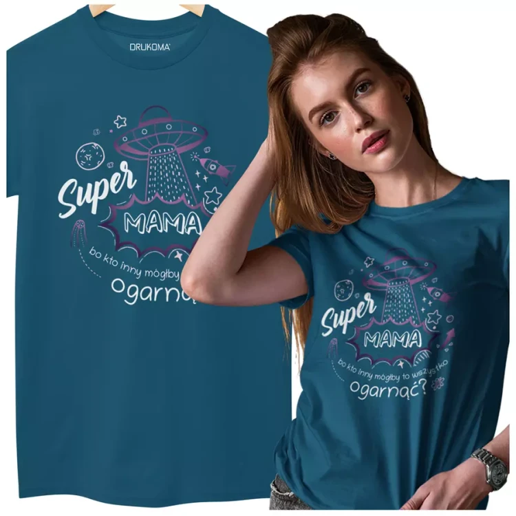 KOSZULKA dla Mamy na Dzień Matki z napisem Super MAMA bo kto inny mógłby to wszystko ogarnąć kolor petrol (3).webp