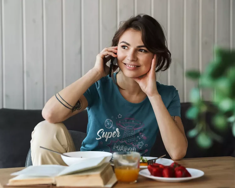 KOSZULKA dla Mamy na Dzień Matki z napisem Super MAMA bo kto inny mógłby to wszystko ogarnąć kolor petrol (7).webp