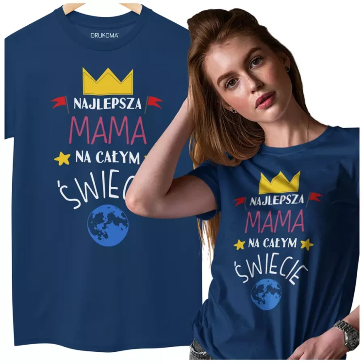 KOSZULKA dla Mamy na Dzień Matki z napisem Najlepsza mama na całym świecie kolor granatowy  (2).webp