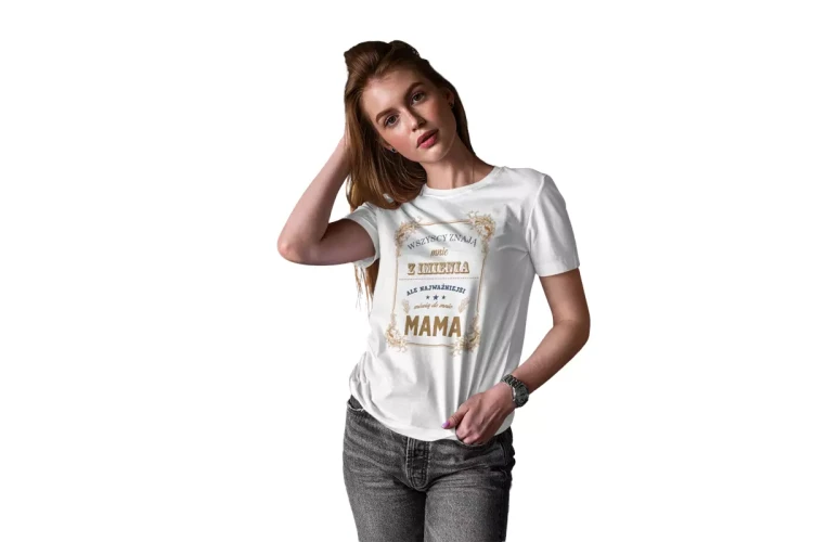 KOSZULKA dla Mamy na Dzień Matki z napisem Wszyscy znają mnie z imienia kolor biały (4).webp