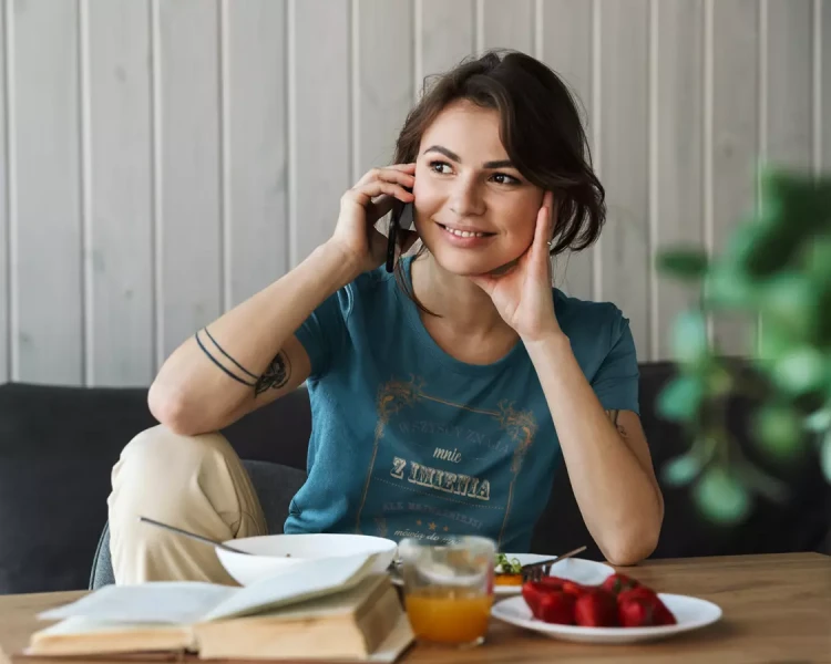 KOSZULKA dla Mamy na Dzień Matki z napisem Wszyscy znają mnie z imienia kolor petrol (6).webp