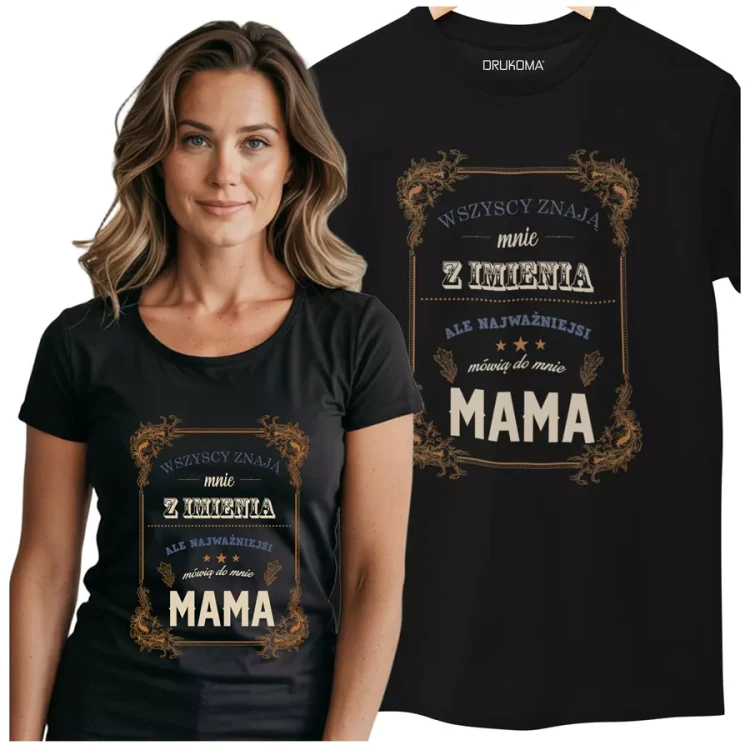 KOSZULKA dla Mamy na Dzień Matki z napisem Wszyscy znają mnie z imienia kolor czarny (2).webp
