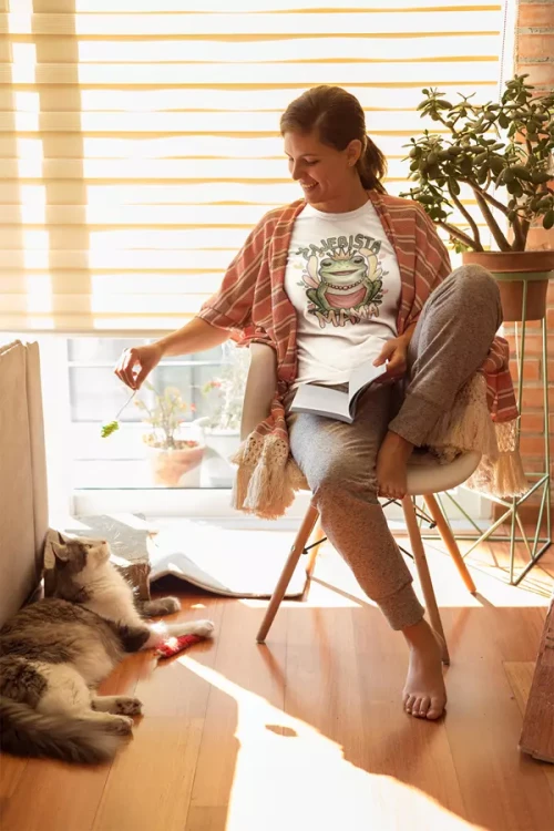 KOSZULKA dla Mamy na Dzień Matki z żabą z napisem ŻAJEBISTA MAMA kolor biały (1).webp