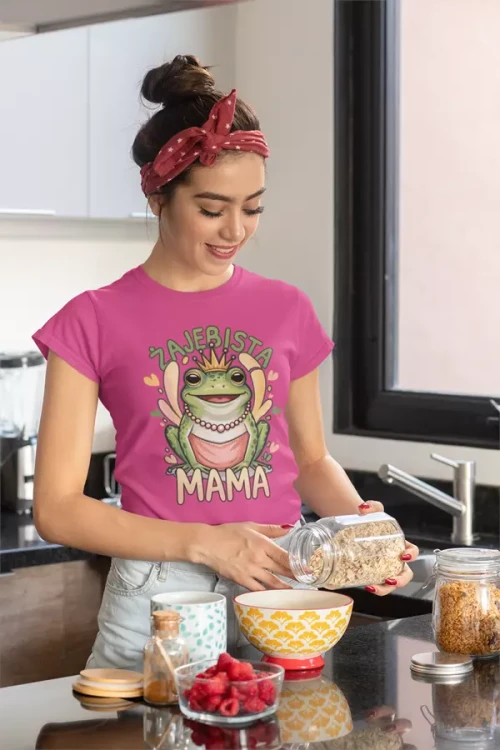 KOSZULKA dla Mamy na Dzień Matki z żabą z napisem ŻAJEBISTA MAMA kolor różowy  (7).webp