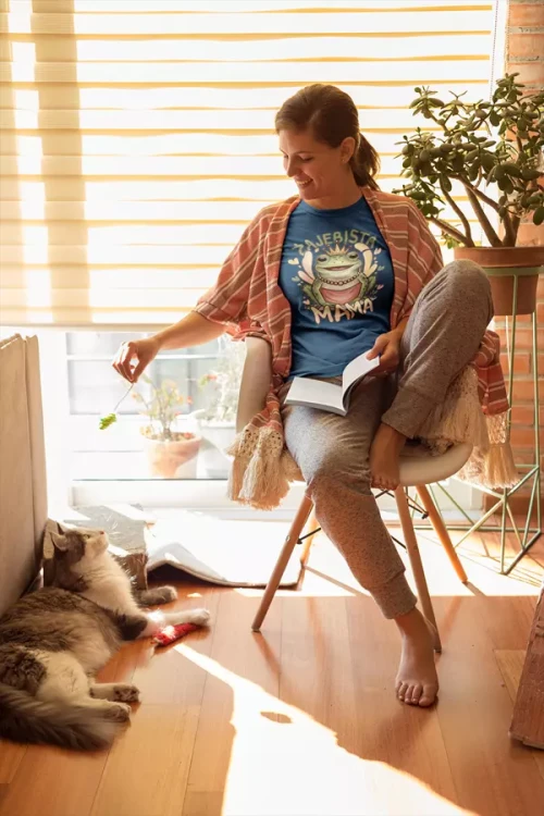 KOSZULKA dla Mamy na Dzień Matki z dinozaurem z napisem MAMOZAUR kolor granatowy (8).webp