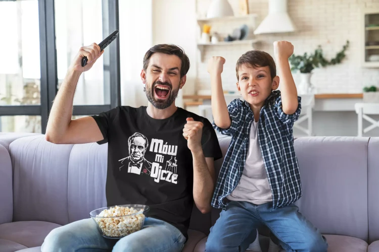 Koszulka dla Taty Filmowy Upominek Dzień Ojca Mów mi Ojcze Ojciec Chrzestny  (12).webp