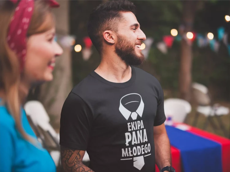 Koszulka dla na wieczór kawalerski modny prezent dla przyszłej Pary Młodej z napisem EKIPA PANA MŁODEGO (1).webp