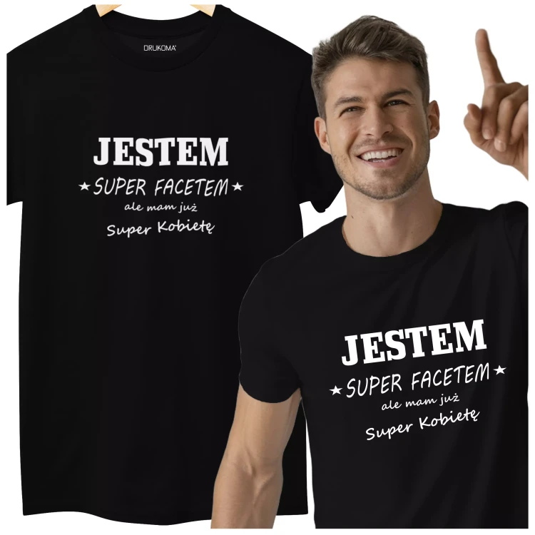 KOSZULKA NA DZIEŃ CHŁOPAKA PREZENT DLA CHŁOPAKA Z NAPISEM JESTEM SUPER FACETEM ALE MAM JUŻ SUPER KOBIETĘ KOLOR CZARNY.webp