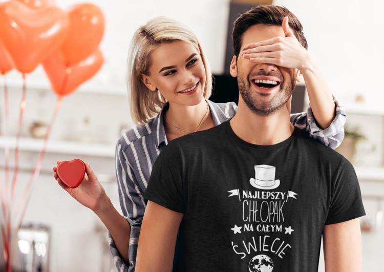 Koszulka dla Chłopaka modny prezent na Walentynki lub Urodziny stylowa koszulka z napisem Najlepszy Chłopak na całym świecie w kolorze czarnym (2).jpg