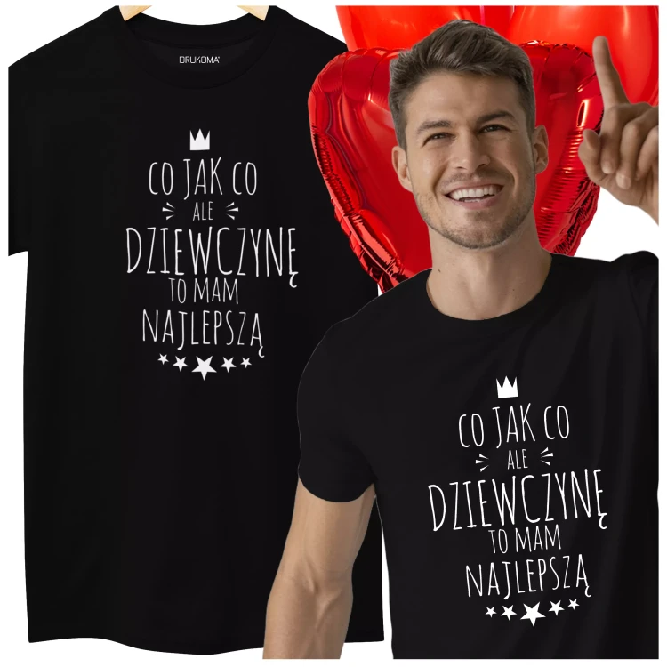 KOSZULKA NA DZIEŃ CHŁOPAKA PREZENT DLA CHŁOPAKA Z NAPISEM CO JAK CO, ALE DZIEWCZYNĘ TO MAM NAJLEPSZĄ KOLOR CZARNY (2).webp