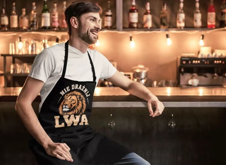FARTUCH NA DZIEŃ CHŁOPAKA PREZENT DLA CHŁOPAKA Z NAPISEM NIE DRAŻNIJ LWA.  (1).webp