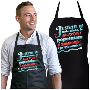 FARTUCH NA DZIEŃ CHŁOPAKA PREZENT DLA CHŁOPAKA Z NAPISEM JESTEM W TAKIM WIEKU, ŻE GŁUPSTWA POPEŁMIAM ŚWIADOMIE I Z PRZYJEMNOŚCIĄ (2).webp