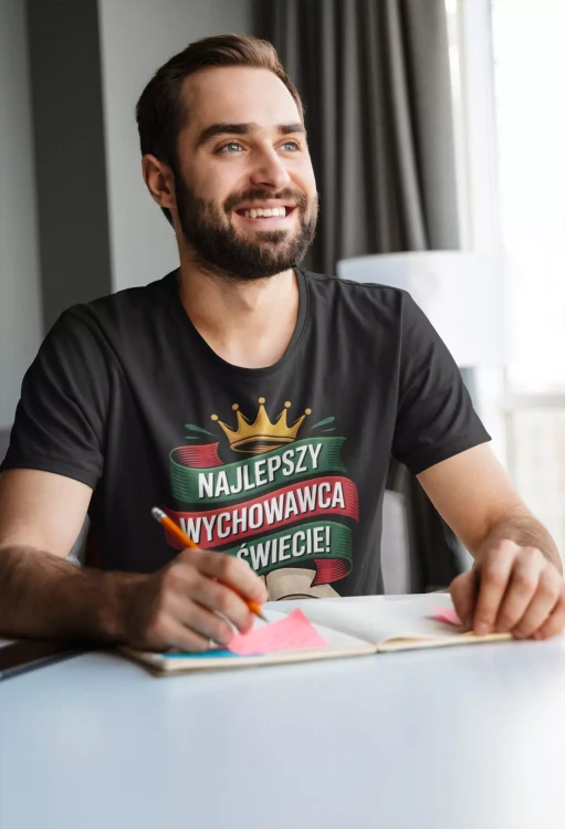 KOSZULKA ZABAWNA NA KAŻDĄ OKAZJE Z NAPISEM NAJLEPSZY WYCHOWAWCA NA ŚWIECIE (3).webp