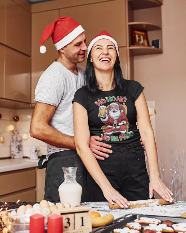 KOSZULKA DAMSKA ZABAWNA NA KAŻDĄ OKAZJE Z NAPISEM HO HO HO NA PIWO (4).webp