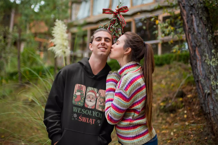 BLUZA Z KAPTUREM ŚWIĄTECZNA PREZENT MIKOŁAJKOWY Z NAPISEM WESOŁYCH ŚWIĄT (1).webp