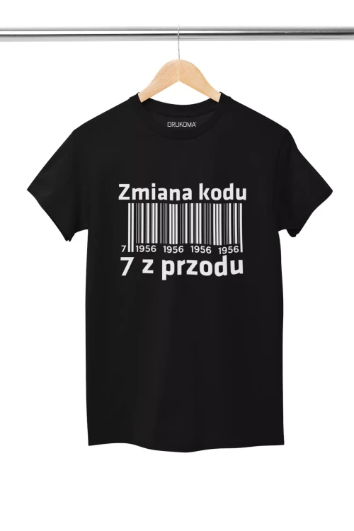 Koszulka na urodziny na 70 siedemdziesiątkę z napisem Zmiana kodu 7 z przodu 1956 (3).webp