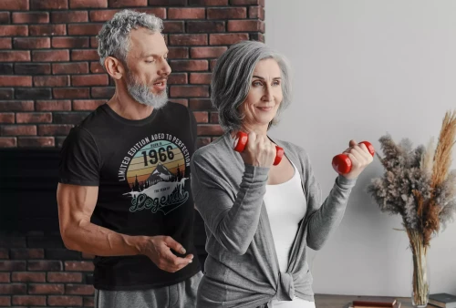 Koszulka na urodziny na 60 SZEŚĆDZIESIĄTKĘ z napisem LIMITED EDITION AGED TO PERFECTION BORN IN 1966 THE YEAR OF LEGENDS (4).webp