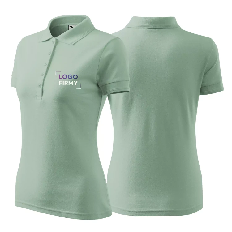 Koszulka polo z logo na sercu i plecach damska z nadrukiem logo firmy 200g 210 kolor C9 SAGE koszulka polo (1).webp
