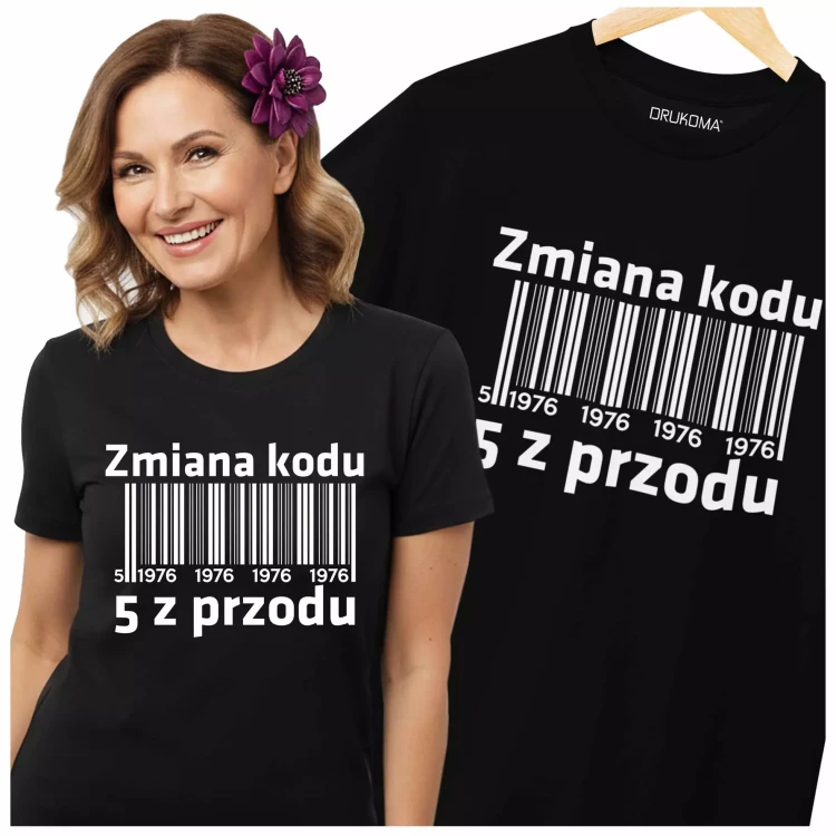 KOSZULKA DLA KOBIETY NA 50 URODZINY ZMIANA KODU NA 5 Z PRZODU 1976 SITO (2).webp