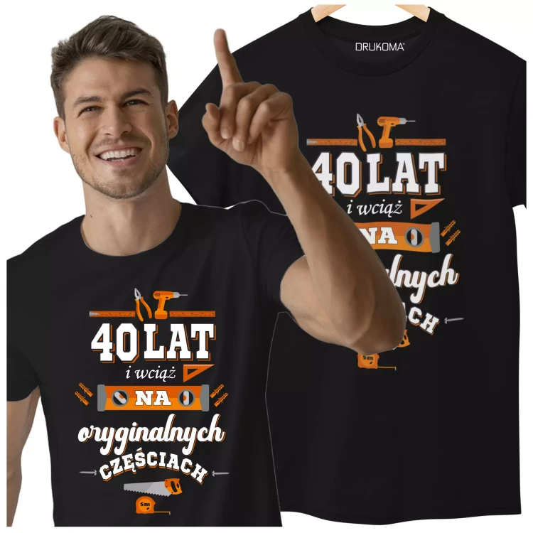 Koszulka na 40 urodziny na CZTERDZIESTKĘ 40 LAT i wciąż na oryginalnych częściach (2).webp