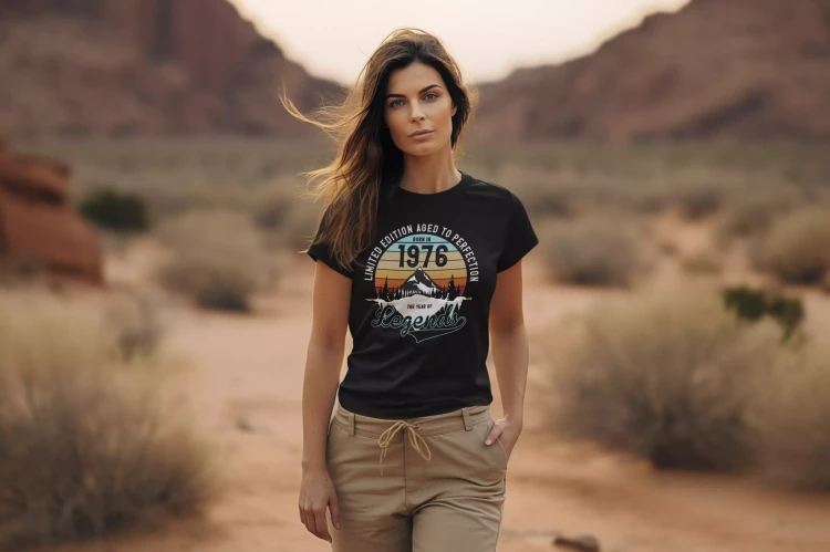 Koszulka damska dla kobiety na 60 urodziny z napisem LIMITED EDITION AGED TO PERFECTION BORN IN 1966 THE YEAR OF LEGENDS (6).webp