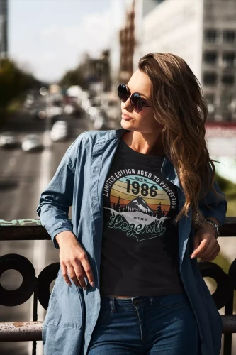 Koszulka damska na 40 urodziny na czterdziestkę z napisem LIMITED EDITION AGED TO PERFECTION BORN IN 1986 THE YEAR OF LEGENDS ( (3).webp