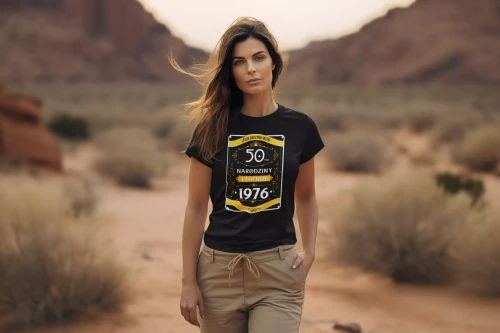 Koszulka damska na 50 urodziny na pięćdziesiątkę z napisem 50 LAT ŻYCIE ZACZYNA SIĘ PO 50-TCE NARODZINY LEGENDY 19 (3).webp